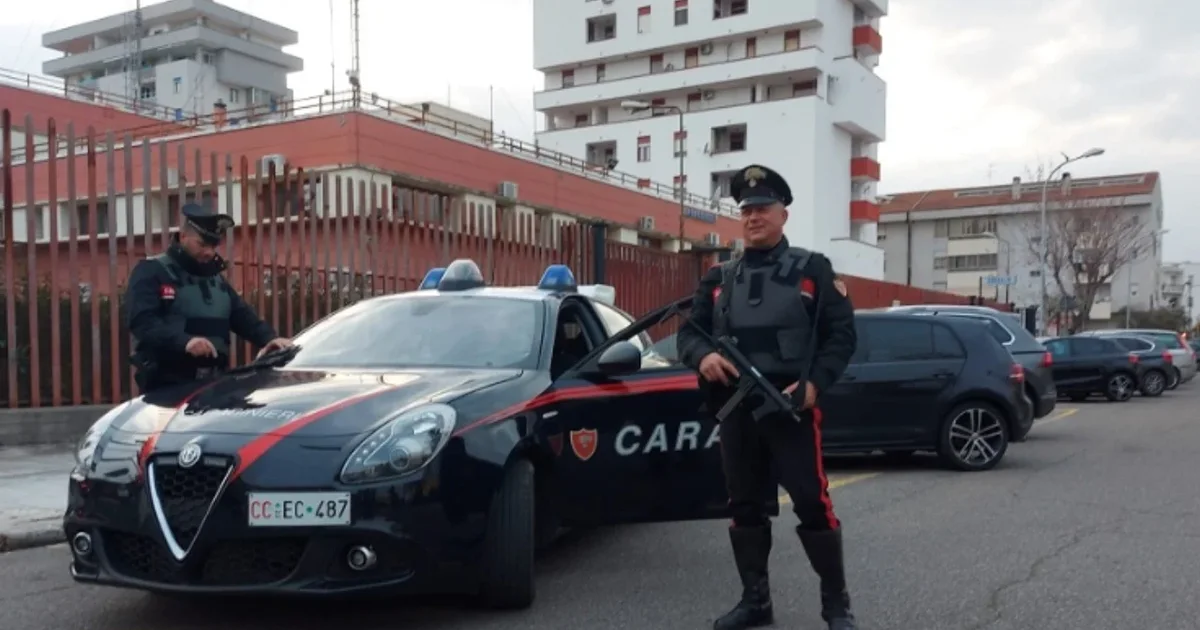 Nuk pranoi ndarjen  e ndoqi dhe tentoi të vriste gruan me thikë  arrestohet 43 vjeçari shqiptar në Itali