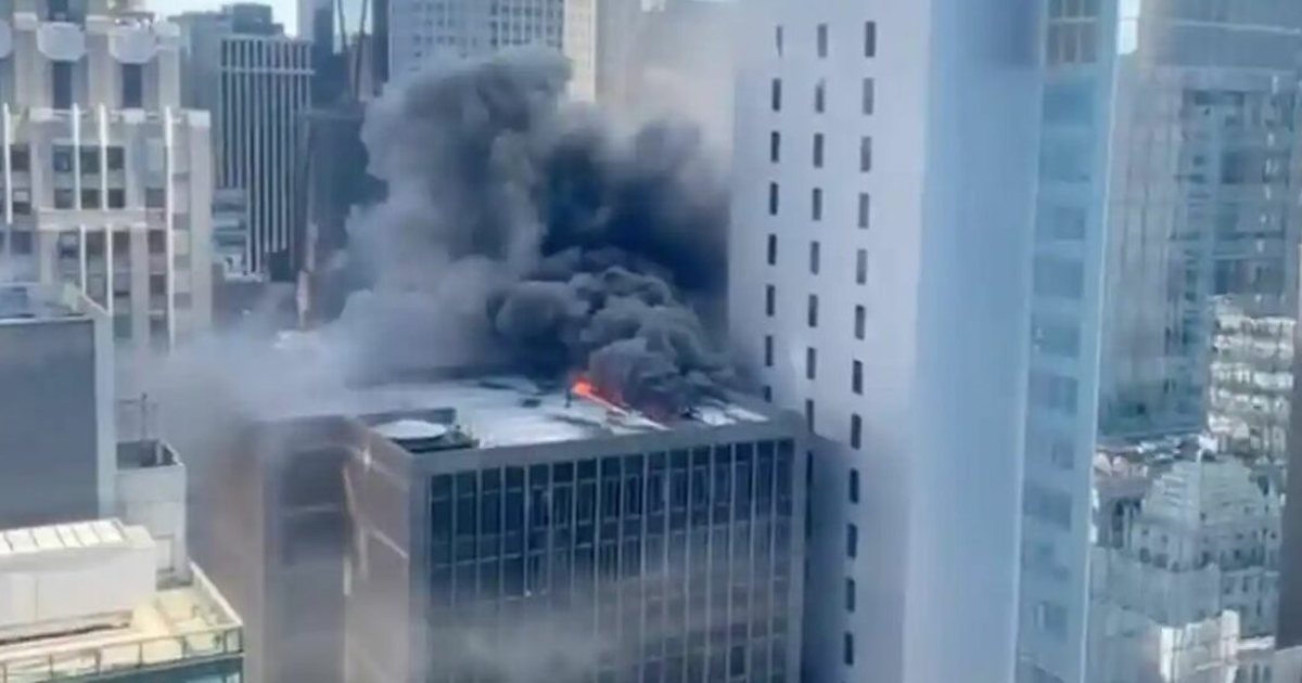 Shpërthen zjarri në një kullë në mes të Manhatanit  VIDEO 