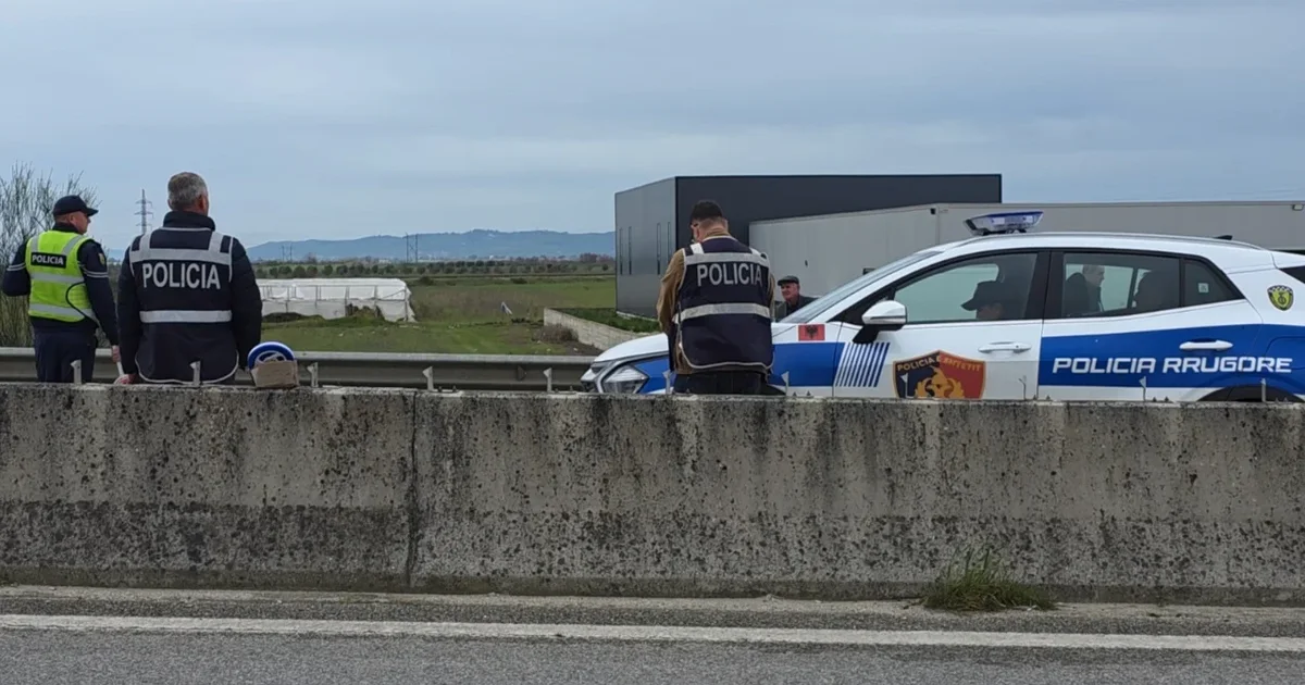 Aksident në Lushnjë  makina përplas 43 vjeçarin që lëvizte me biçikletë  transportohet me urgjencë në spital