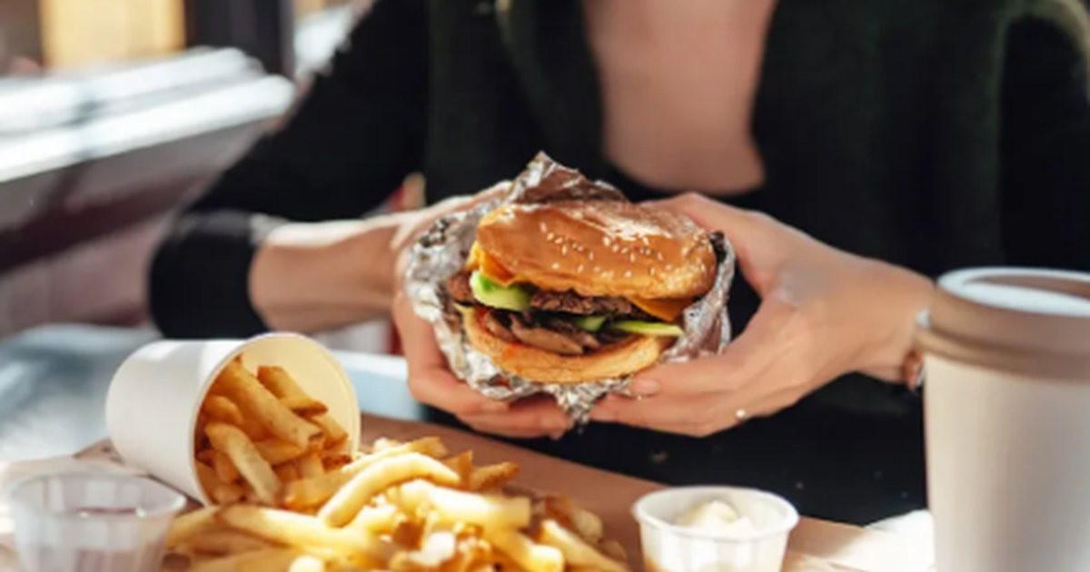 Konsumimi i shumë ushqimeve të përpunuara rrit rrezikun e sulmeve në zemër dhe goditjeve në tru