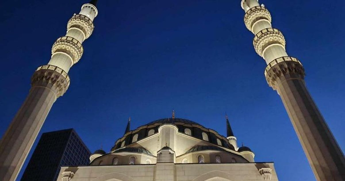 Politika uron besimtarët myslimanë për Fitër Bajram  Begaj  Qoftë agjërimi dhe përkushtimi juaj i pranuar 