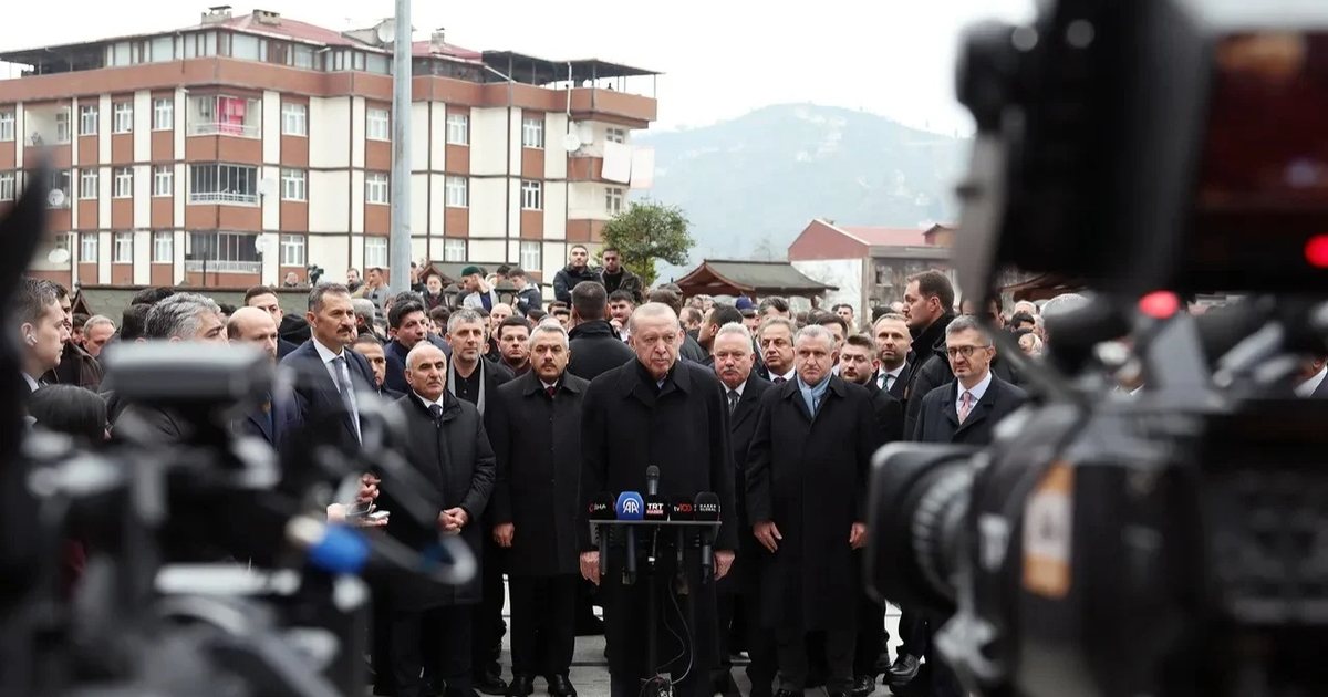 I trembet helmimit   Erdogan refuzon bukën e Bajramit nga një qytetar  e merr nga stafi i tij  VIDEO 