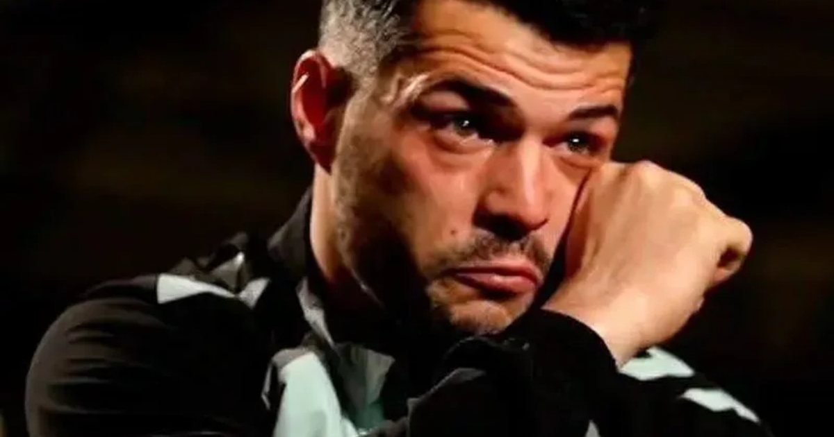 Emocione dhe kujtime   Granit Xhaka nuk i mban lotët në rrëfimin prekës  Qëndronim 18 orë vetëm  isha 4 vjeç kur   