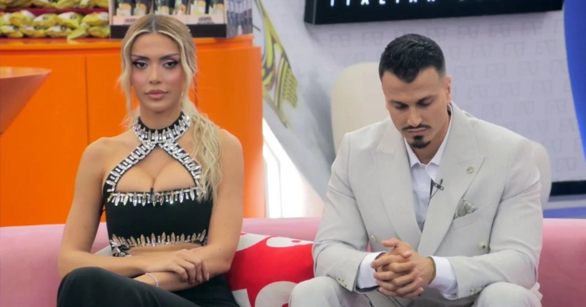  Duhet të jetë spontane      Mateo i  vodhi  puthjen Brikenës  banorët ballafaqohen në Prime  Çfarë do më shumë nga unë kur   