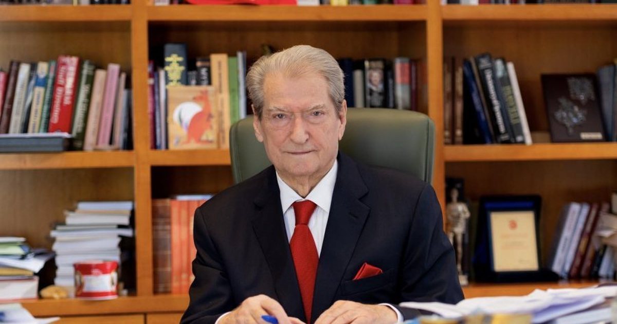 Berisha thirrje qytetarëve  Sot në shesh për kryengritjen më të madhe paqësore