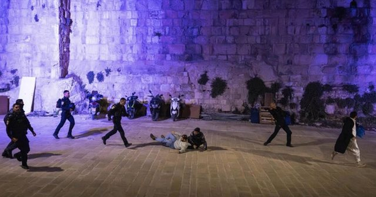 Policia izraelite s lmon gazetarët në Jerusalem  u konfiskon pajisjet