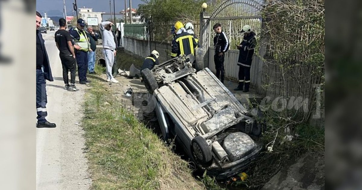 Aksident në Xhafzotaj Shijak  Makina bie përmbys në kanal  lëndohet 66 vjeçari