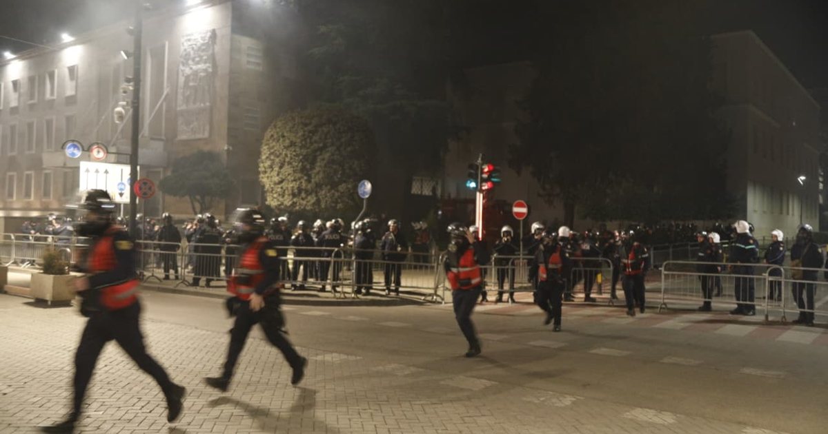 Gjashtë efektivë policie të lënduar nga protesta e dhunshme e PD  Ja si paraqitet gjendja e tyre
