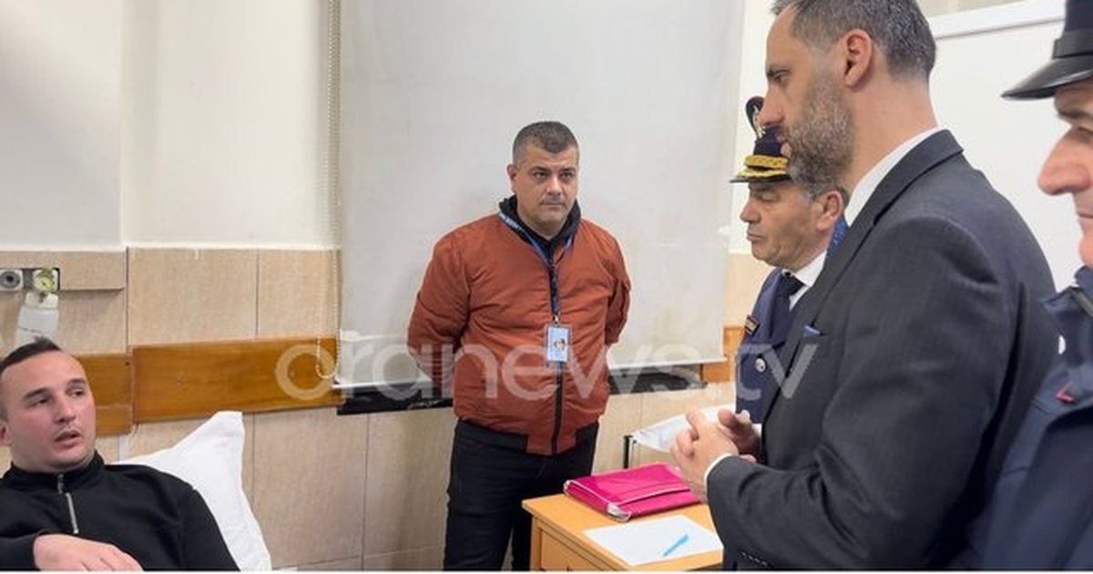 Ministri Lamallari viziton në spital policët e lënduar  Mjerim e pabesi të përdorësh të miturit për të sulmuar me molotovë