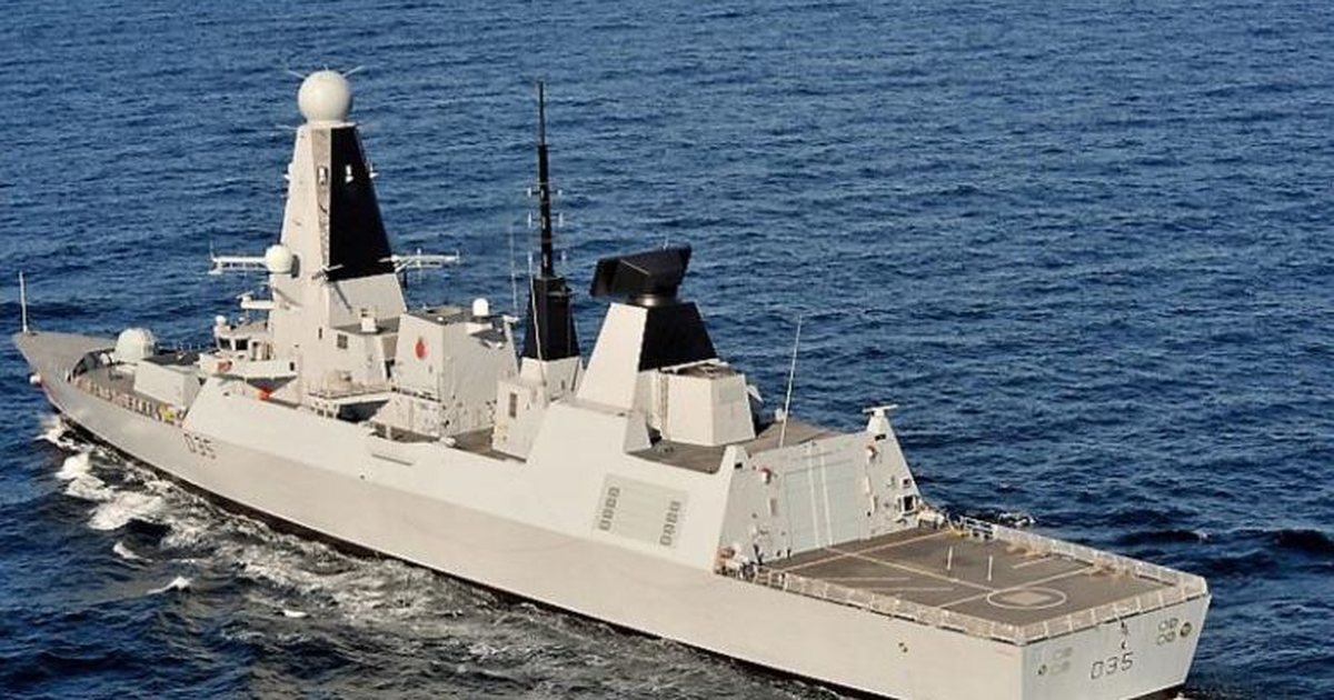 Konflikti në Lindjen e Mesme  anija luftarake  HMS Dragon  e Britanisë së Madhe mbërrin në Qipro 
