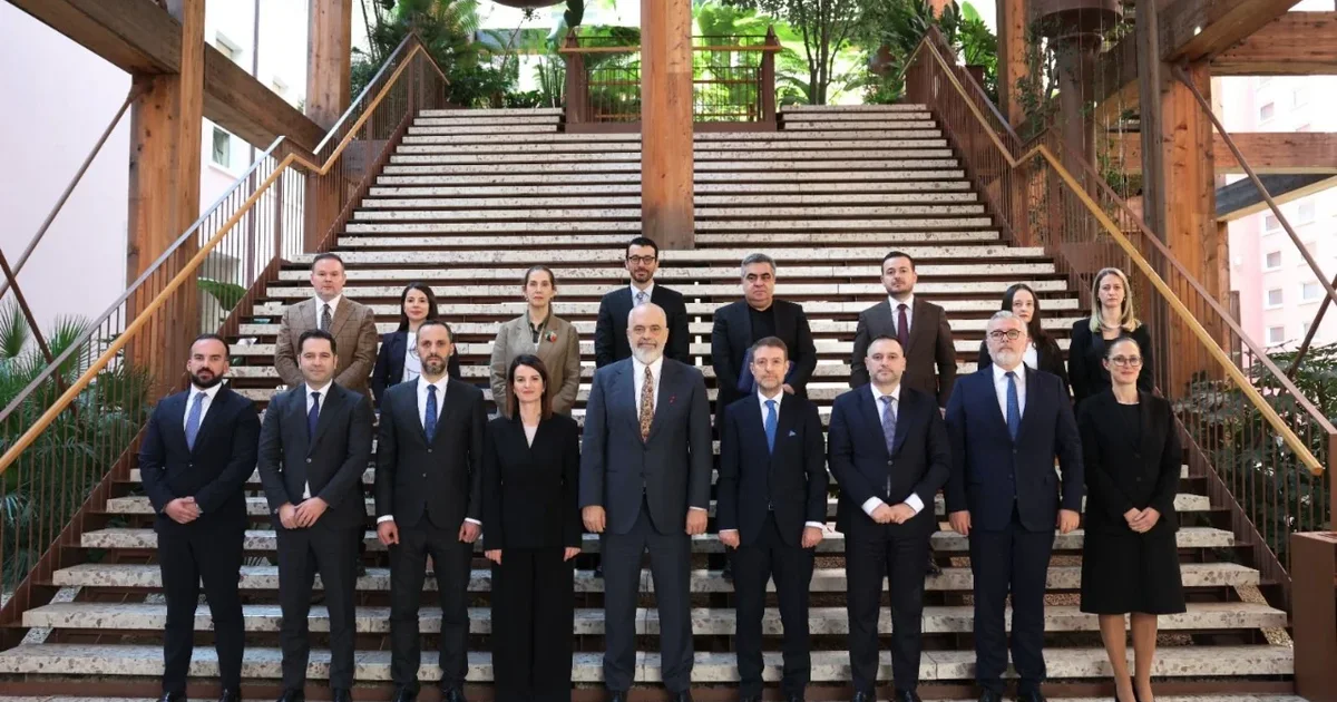 Kryeministri Edi Rama takon ministrat në  Vilën 30   zbulohet çfarë po diskutojnë