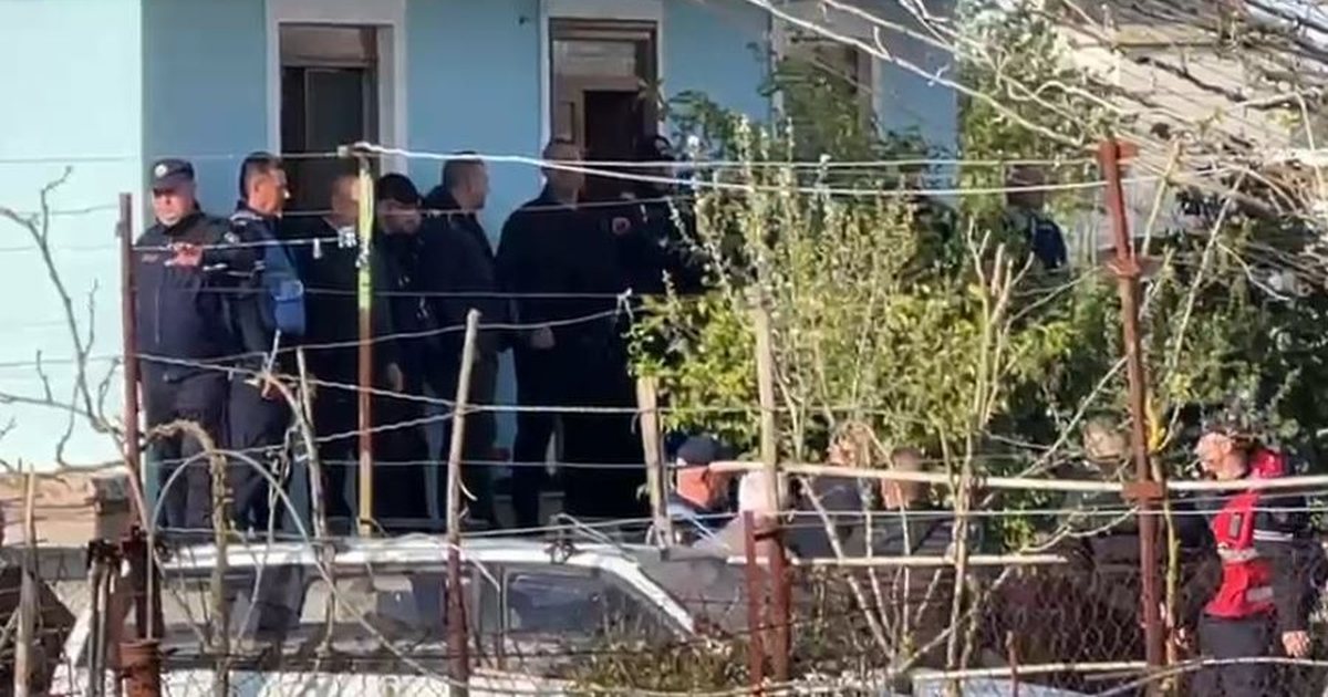 Krimi në Roskovec   flet i biri  Babai ishte tip konfliktual  mamaja mbante anën time  Një ditë bëmë sherr për    