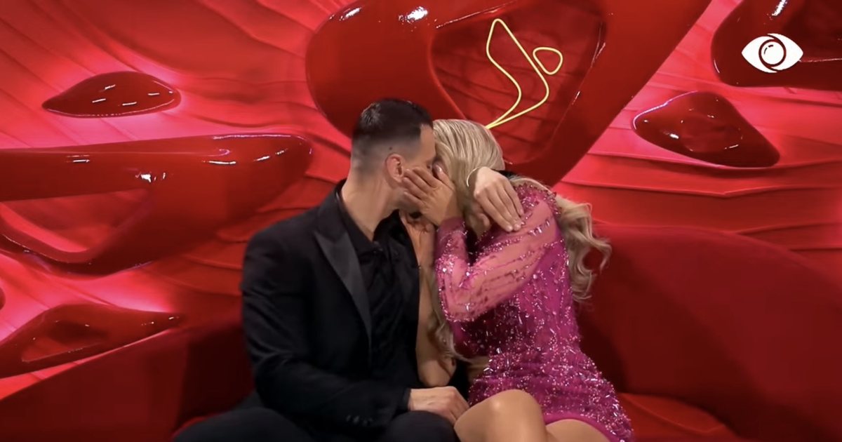 Mateo dhe Brikena në dhomën e rrëfimit  përjetojnë puthjen e tyre të parë 