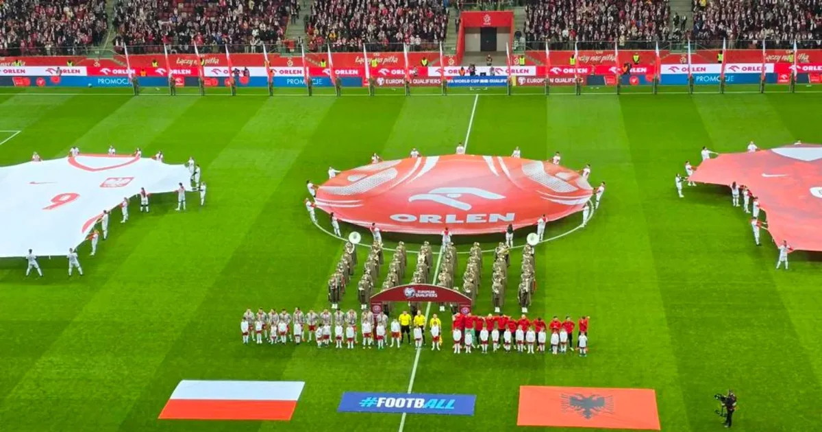 Shkelmohet topi i parë në Varshavë  kuqezinjtë luajnë për ëndrrën e Botërorit