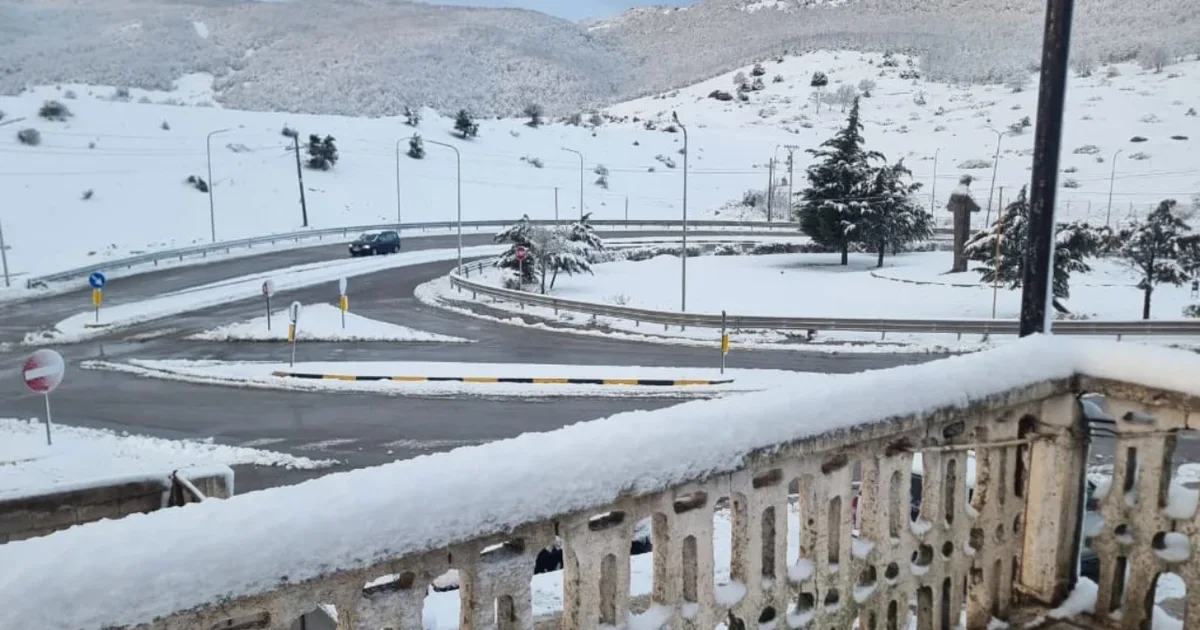 Rikthehen reshjet e dëborës në juglindje të vendit  akset mbeten të kalueshme pa problematika