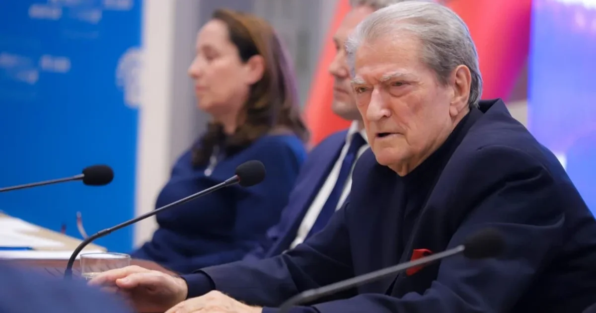  Minimumi jetik  emergjenca më e madhe këto 13 vite   Berisha  Rrogat dhe pensionet do të ishin më të larta nëse 