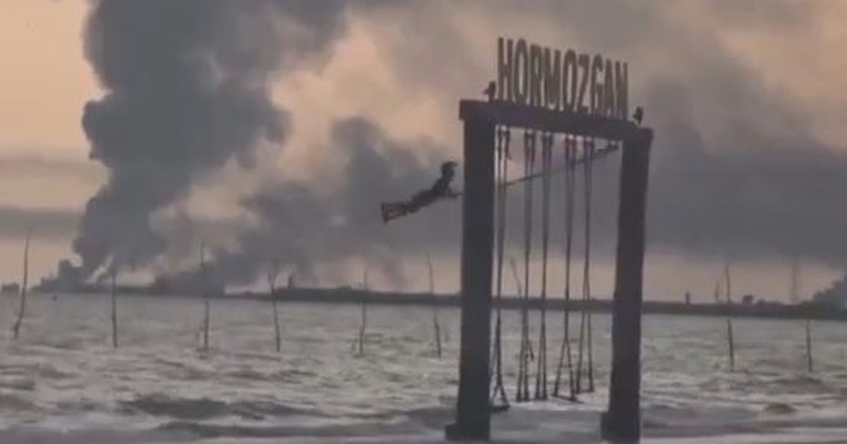 Kur lufta nuk arrin të ndalë fëmijërinë  Ngushtica e Hormuzit  trazon  tregjet botërore  vogëlushja e përdor si  park lojërash      VIDEO 