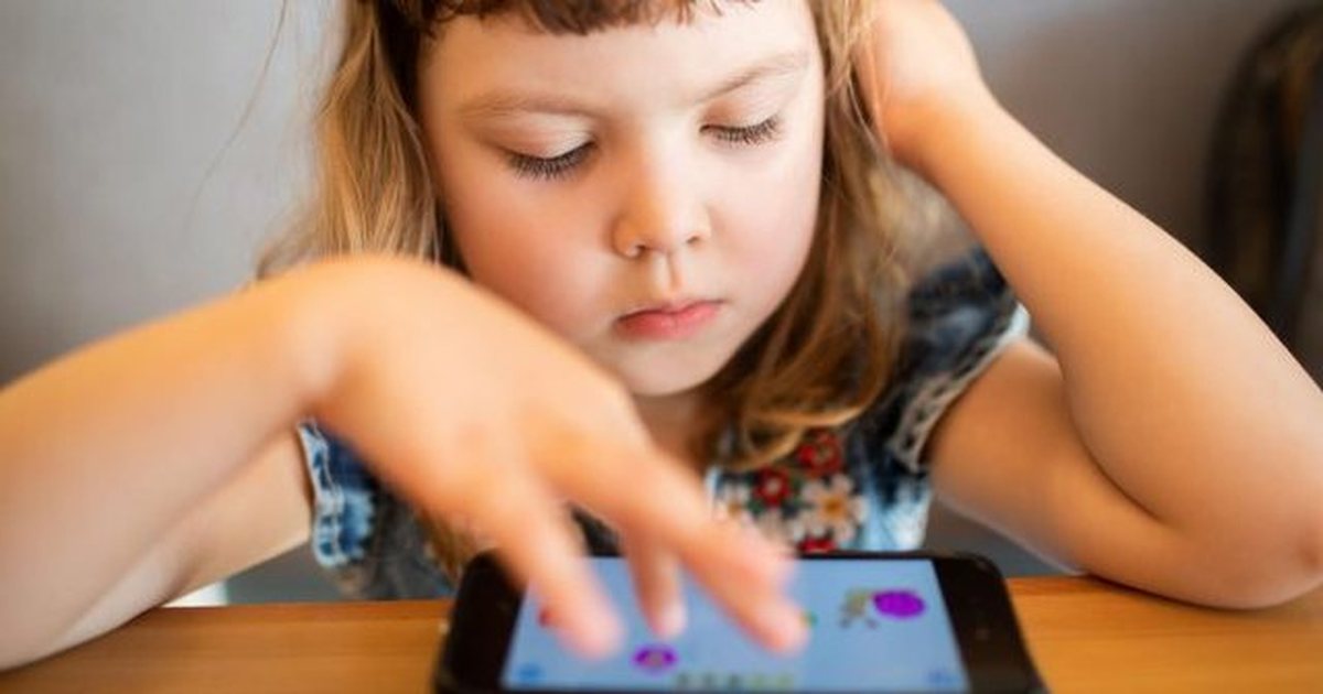 Rreziku nga ekranet  Ekspertët vendosin kufij për fëmijët nën 5 vjeç