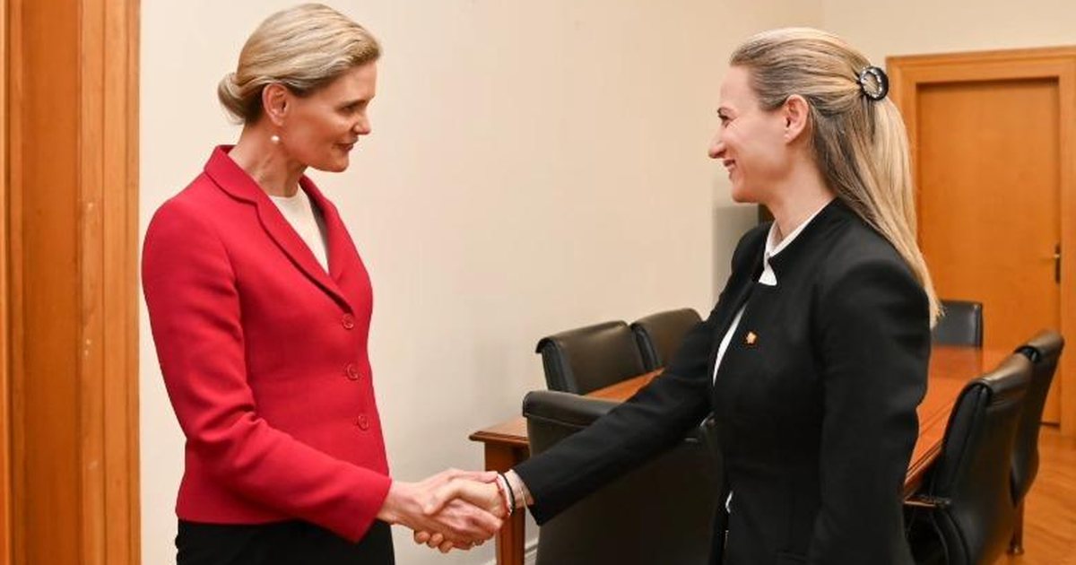 Ismaili dhe VanHorn diskutojnë për drejtësinë dhe luftën kundër korrupsionit në Tiranë