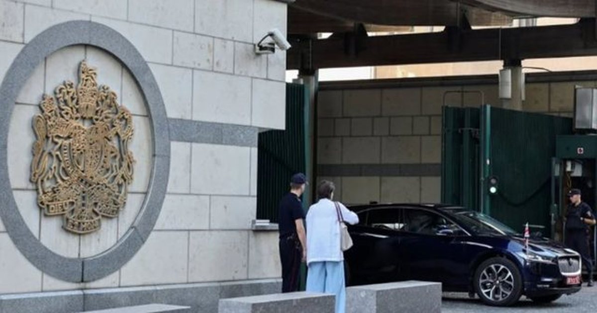Rusia përjashton diplomatin britanik për spiunazh  Moska paralajmëron dy javë për largim 