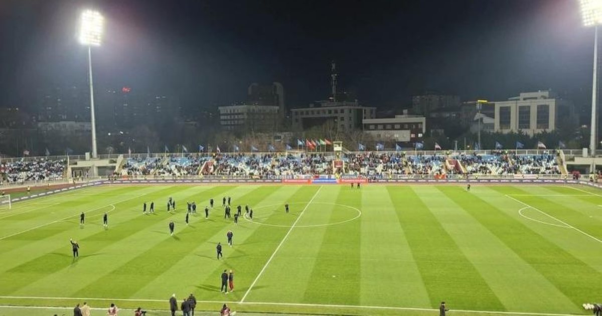 Tensione në stadiumin  Fadil Vokrri   policia arreston disa tifozë turq