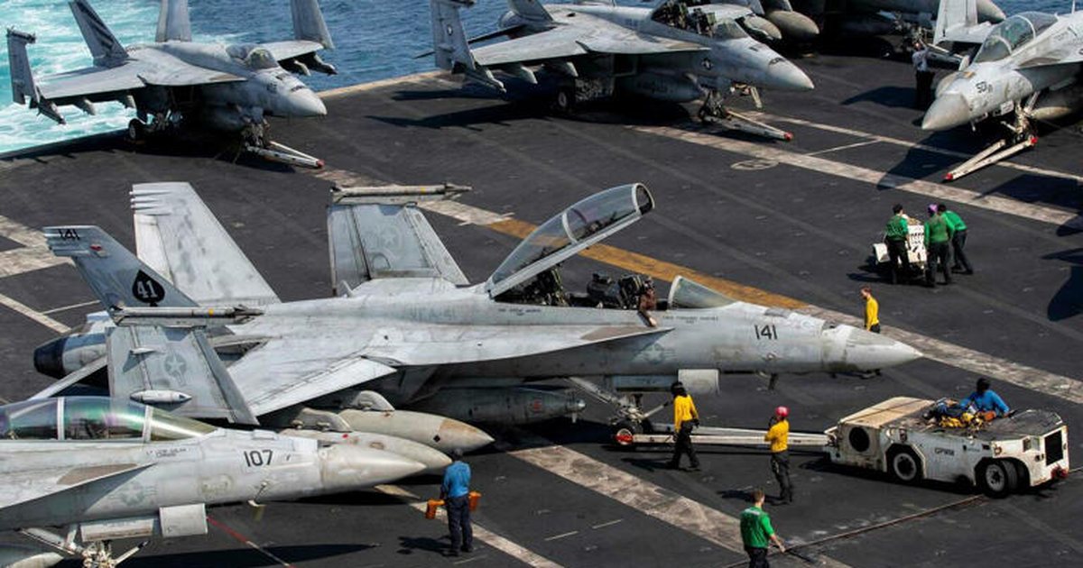 SHBA mes rreziqeve   aeroplanmbajtësja  Bush  dhe avionët A 10 në lëvizje  në fokus Kharg dhe uraniumi i pasuruar