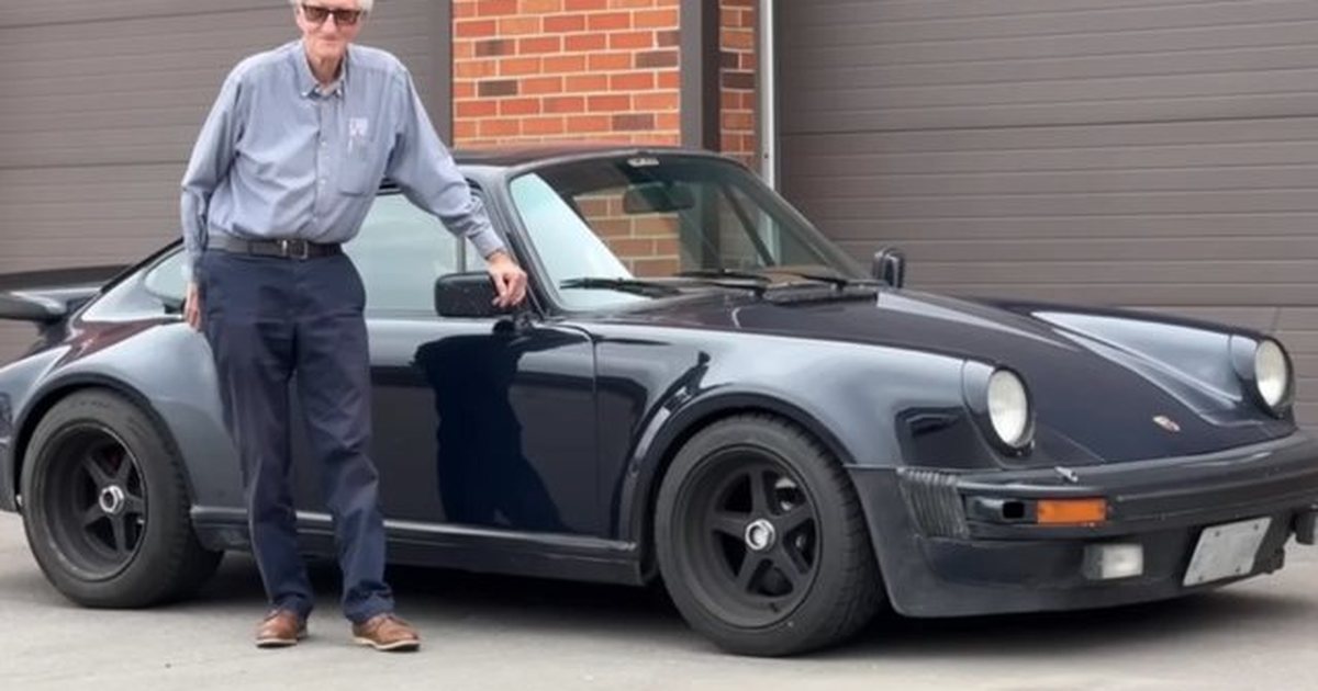 Ka përshkuar mbi 1 milion kilometra me të njëjtën makinë  njihuni me 85 vjeçarin më VIRAL të momentit 