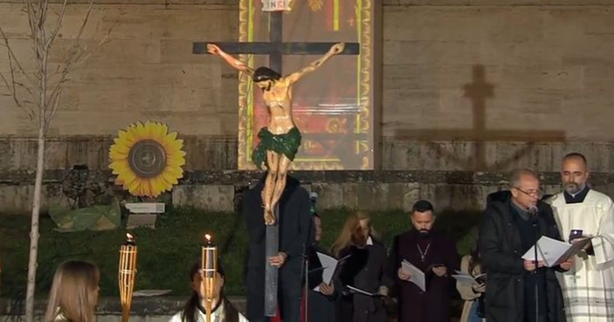 Kremtohet e Premtja e Madhe në Tiranë  besimtarët katolikë përkujtojnë sakrificën e Krishtit