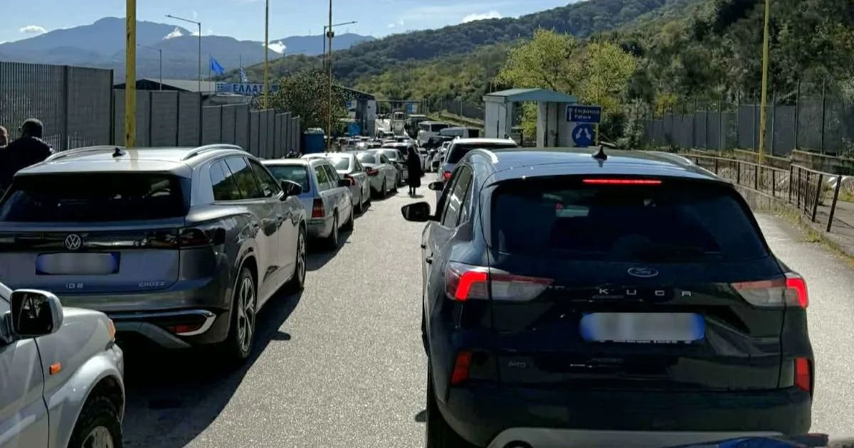 Fluks në doganën e Kakavijës  3 km radha e pritjes së automjeteve në tokën greke