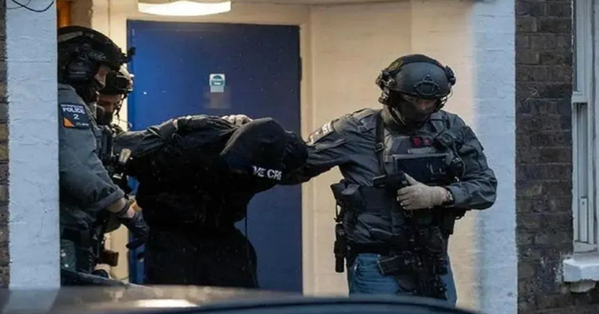 SHIFRA ALARAMENTE  The Sun  Pesë shqiptarë burgosen çdo ditë në Britaninë e Madhe 