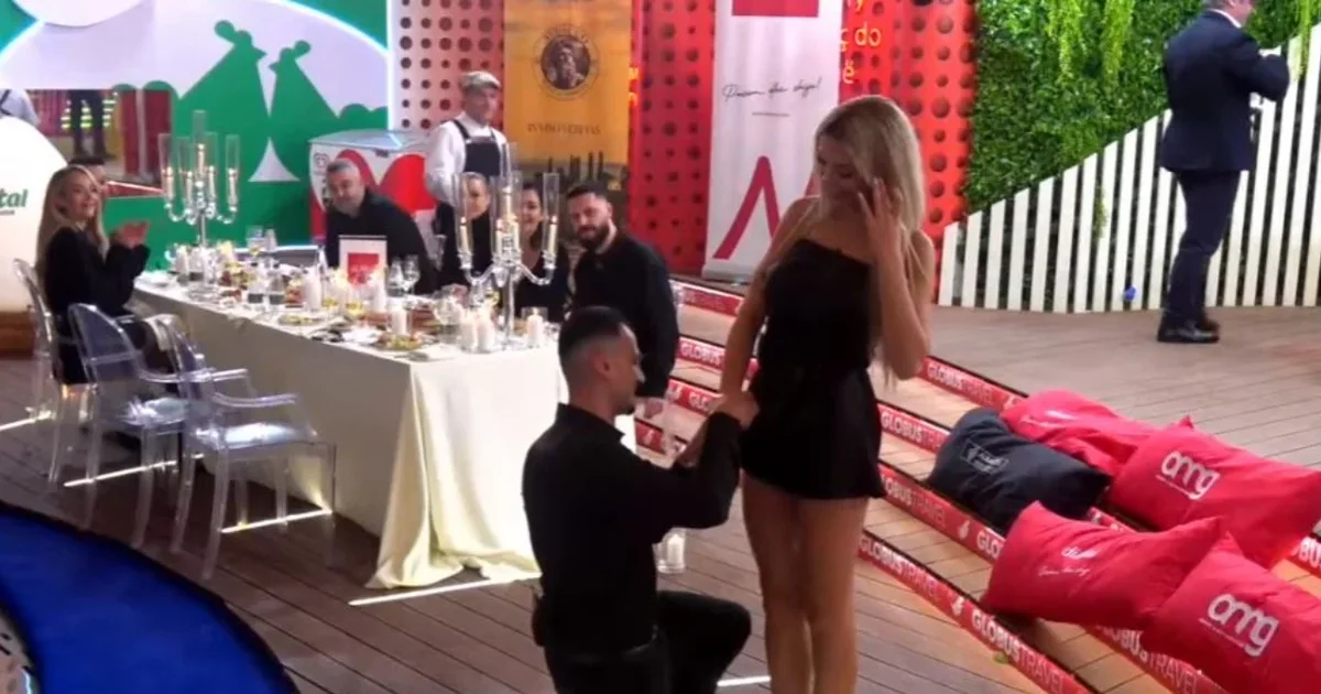 E papritur në Big Brother   A do të behësh e dashura ime   Mateo i propozon Brikenës  ajo i thotë  Po 