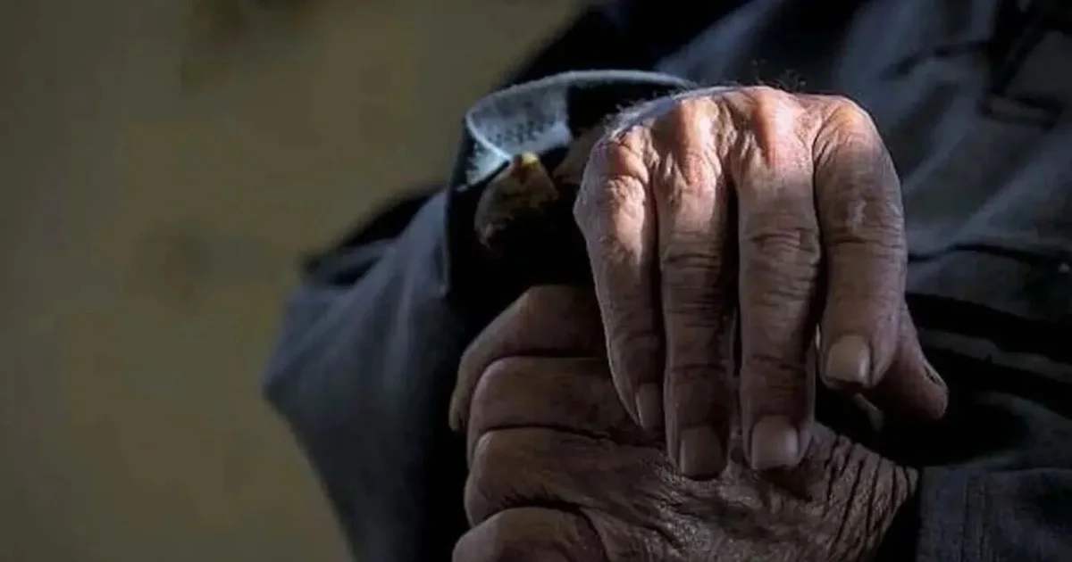 Video shokuese   Kujdestarja torturon të moshuarën që kishte në përkujdesje