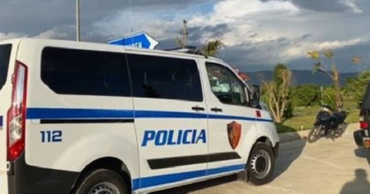 Transport emigrantësh të paligjshëm  arrestohen dy vajza në Morinë