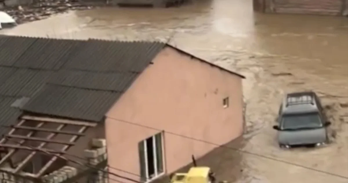 Përmbytje masive në Rusi  2 të vdekur dhe mijëra të evakuar