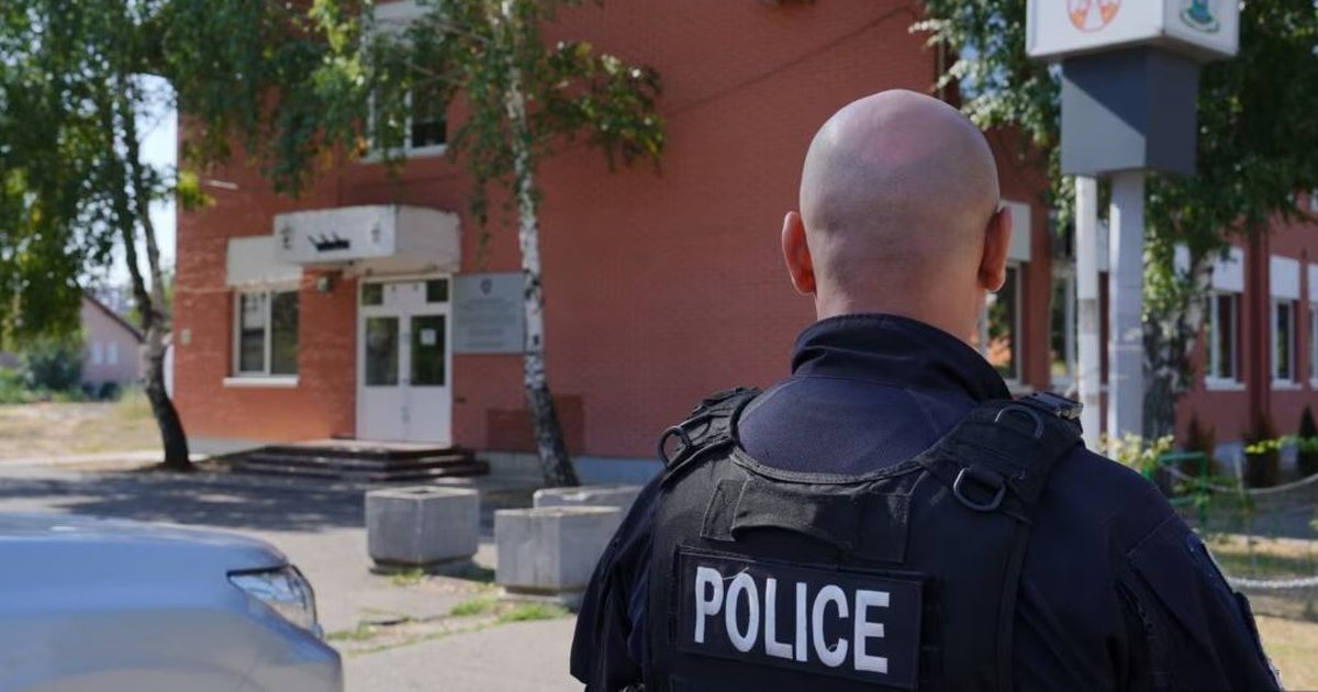 Policia e Kosovës ndalon dy punonjës të Postës së Serbisë në Mitrovicë për shpërndarje të paligjshme të dërgesave