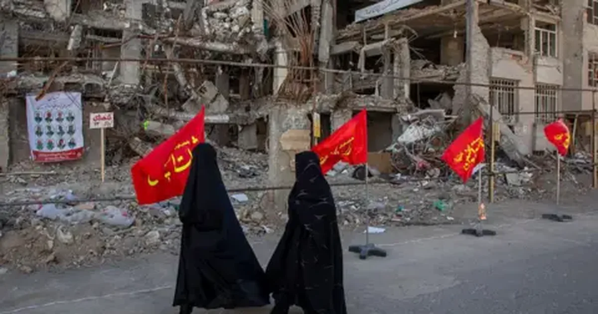 Iranianët dalin në tubime pas kërcënimeve të Donald Trump  Mburojë njerëzore mbi ura