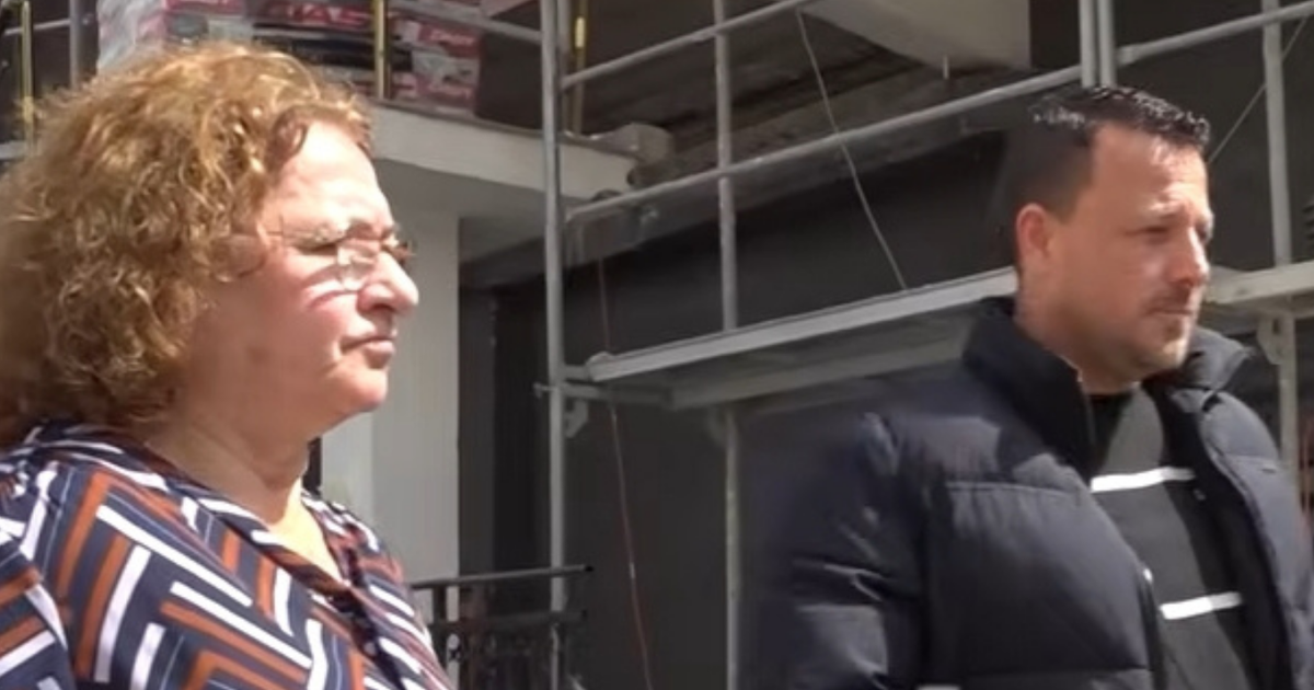   E kam në magazinë    Komshiu ndërton pa leje  i heq derën e shtëpisë