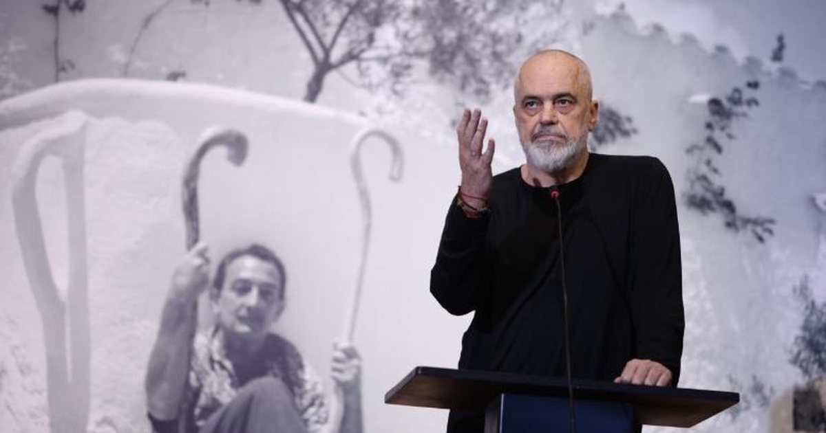 Tiranë  Hapet në COD ekspozita e Salvador Dali  Rama  Ky koleksion është një ftesë për në  parajsë 