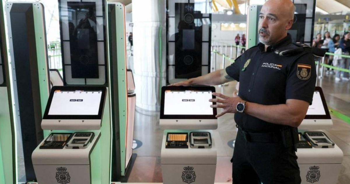 Ministria e Jashtme   Nga nesër futet në fuqi sistemi EES  nuk ka më vulosje të pasaportës  do regjistrohet fytyra