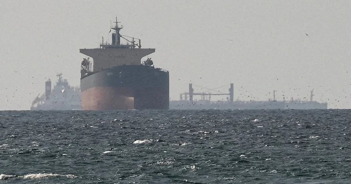 Cfarë ndodhi në Ngushticën e Hormuzit gjatë bisedimeve në Pakistan  Dy anijet shkatërruese amerikane kaluan dhe 