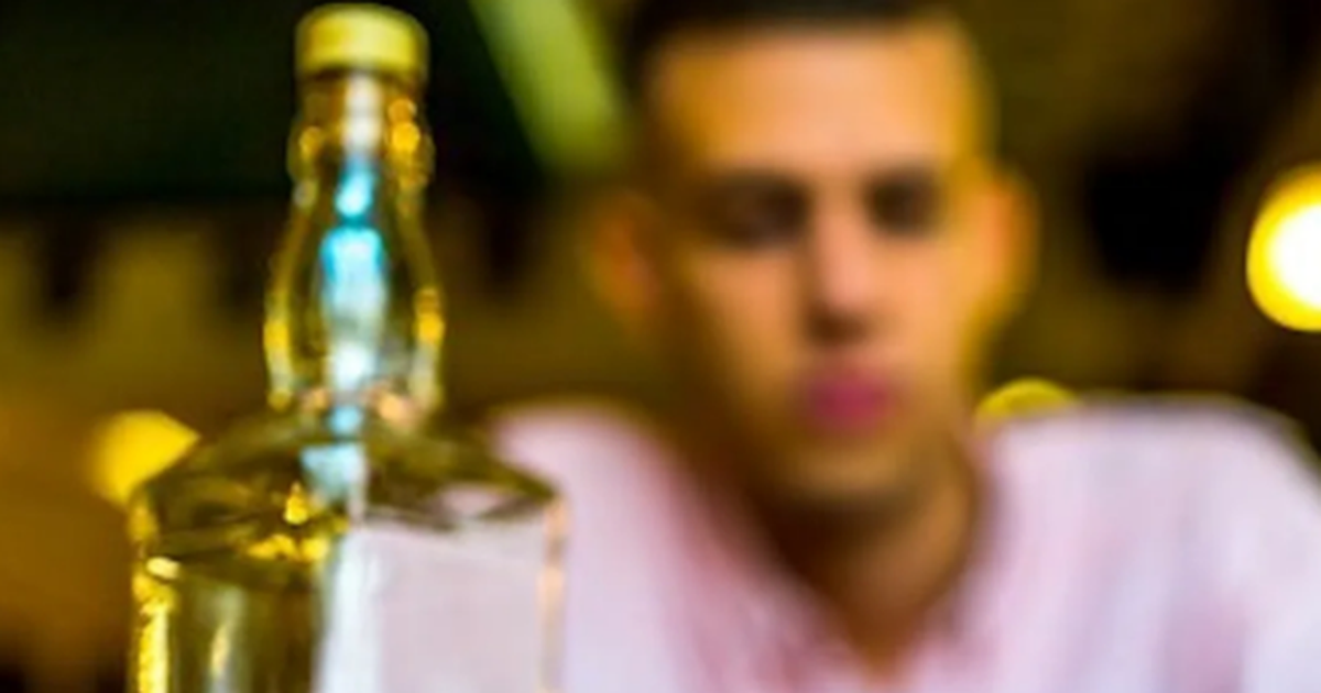 Alkooli klasifikohet si kancerogjen  rreziku nis edhe kur konsumoni një gotë