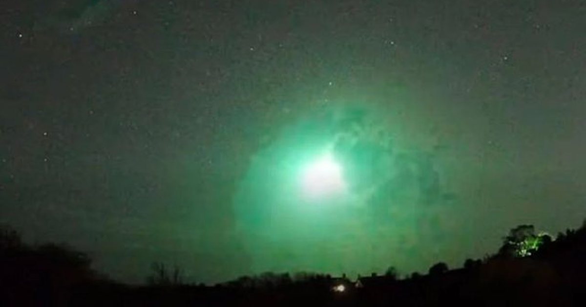 VIDEO  Fenomeni i pazakontë në Britani shtang qytetarët  topi i zjarrit përshkon qiellin   Shpjegimi i NASA s