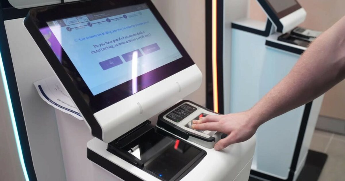 Vazhdojnë vonesat në sistemin e ri të kontrollit në aeroportet italiane