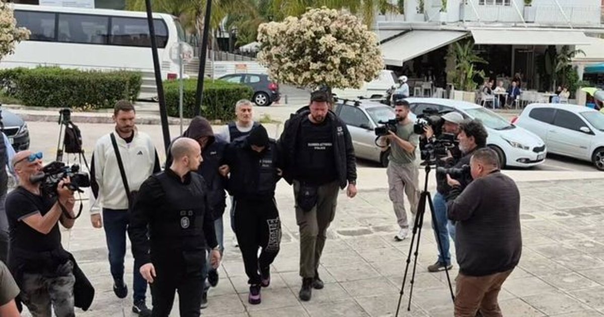 E braktisën pa ndjenja në rrugë  Tre autorët para drejtësisë  babai i 19 vjeçares shqiptare  Sot kam dasmë dhe funeral për vajzën