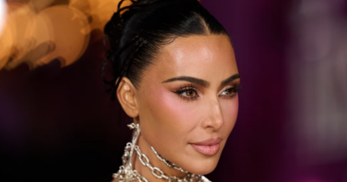 FOTO  Kim Kardashian poston për herë të parë me Lewis Hamilton nga Coachella