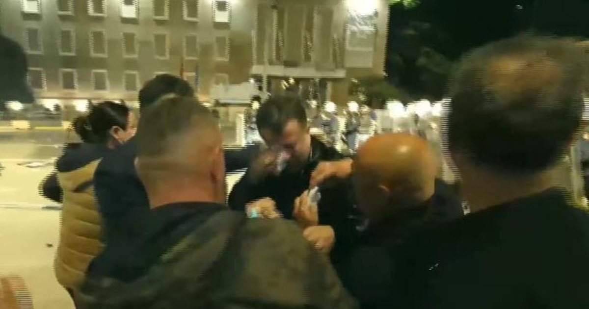 Filloi t i sulmonte  policia hedh spraj lotsjellës drejt Flamur Nokës