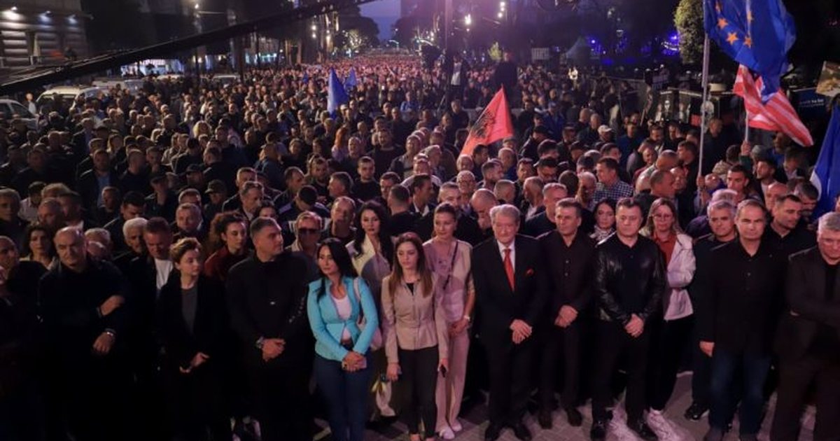 Protesta e opozitës  22 të shoqëruar  11 të arrestuar