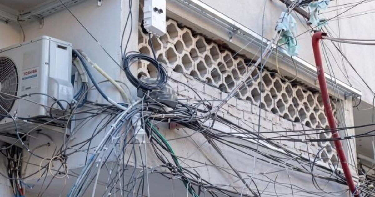 Fundi i epokës së kabllove të internetit në ajër dhe fasadat e pallateve  Ja çfarë parashikohet