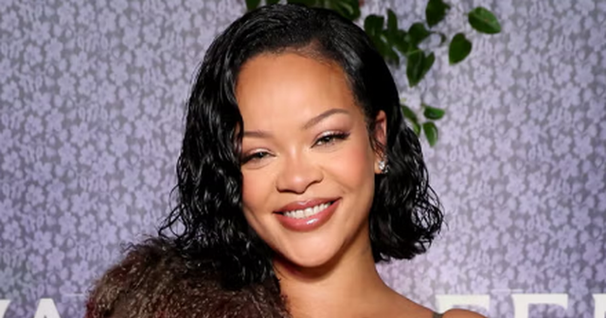 Me një përgjigje plot humor  Rihanna reagon për lajmet rreth shtatzënisë së katërt  FOTO 