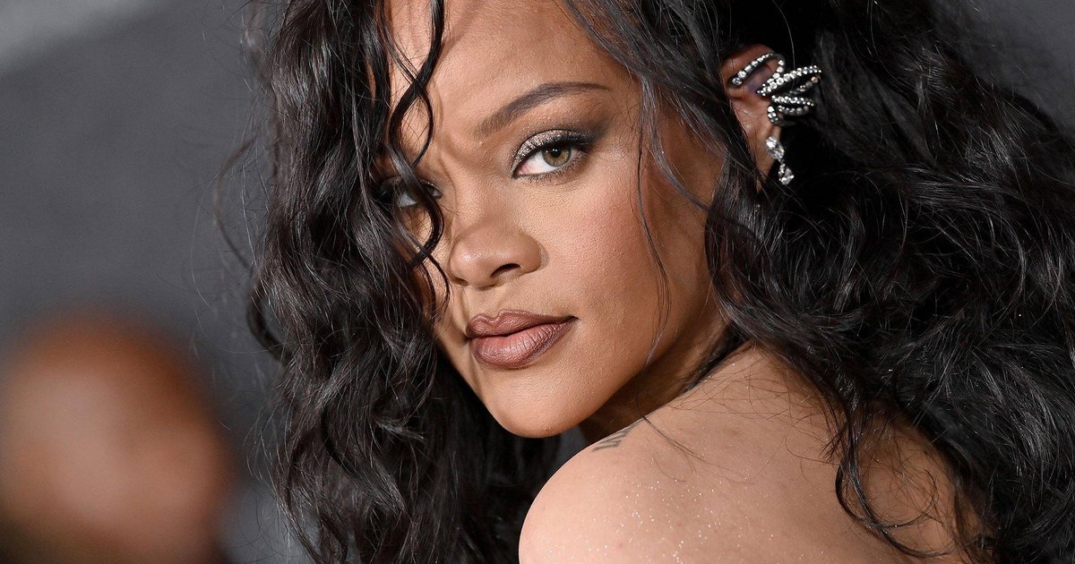 FOTO  Rihanna sërish shtatzënë  Përgjigjja e saj me ironi bën namin në rrjet